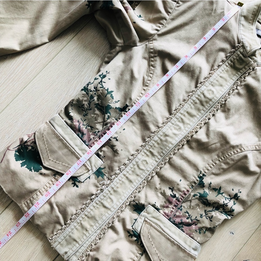 Tristan & Iseut Beige Crochet Detailed Plant Print Jacket - Picture 8 of 11